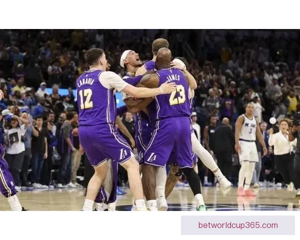 詹皇独占历史多项第一湖人球员打高尔夫合影老詹C位东契奇站边